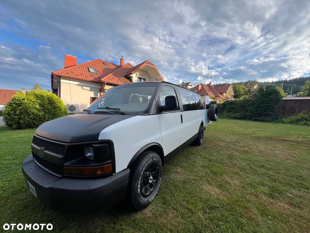Chevrolet Express - 11