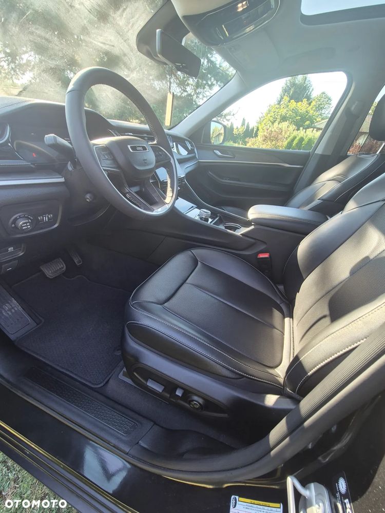 Jeep Grand Cherokee - 21