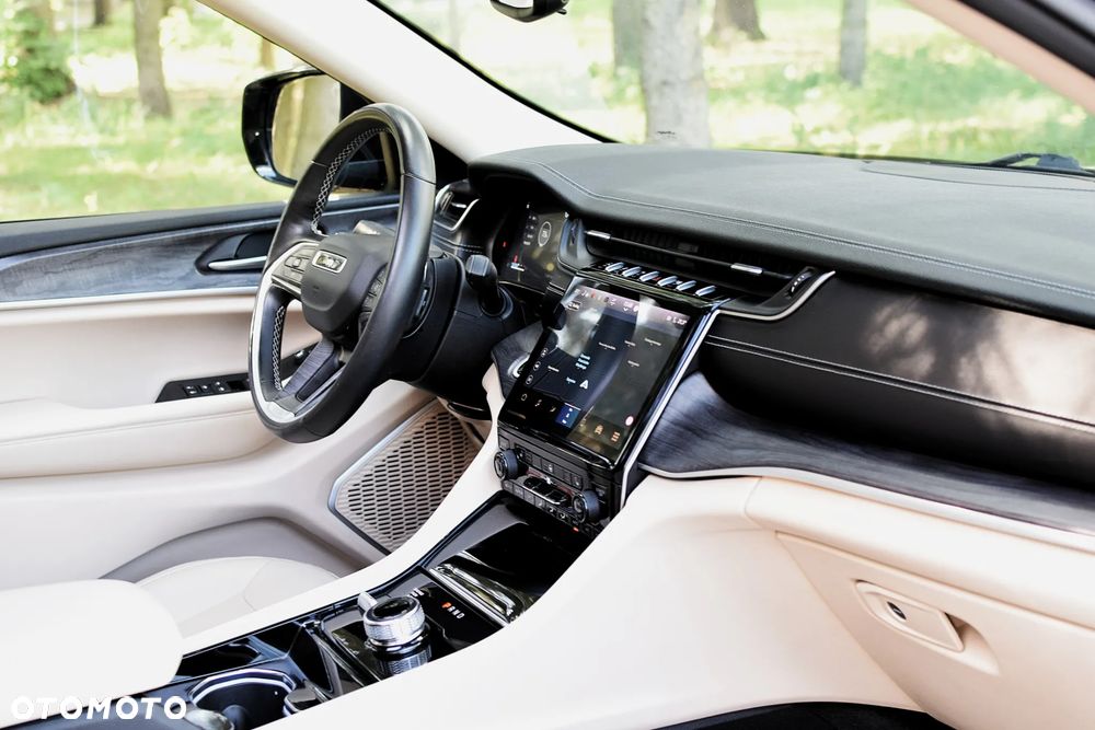 Jeep Grand Cherokee - 18