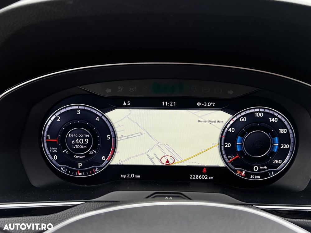 Volkswagen Passat - 12