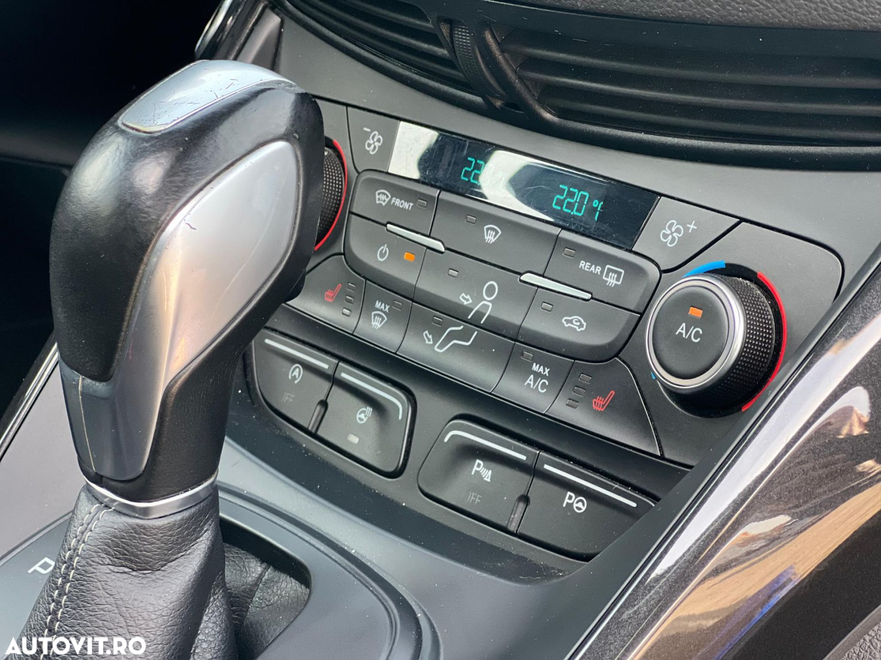 Ford Kuga 2.0 TDCi 4WD Powershift ST-Line - 25