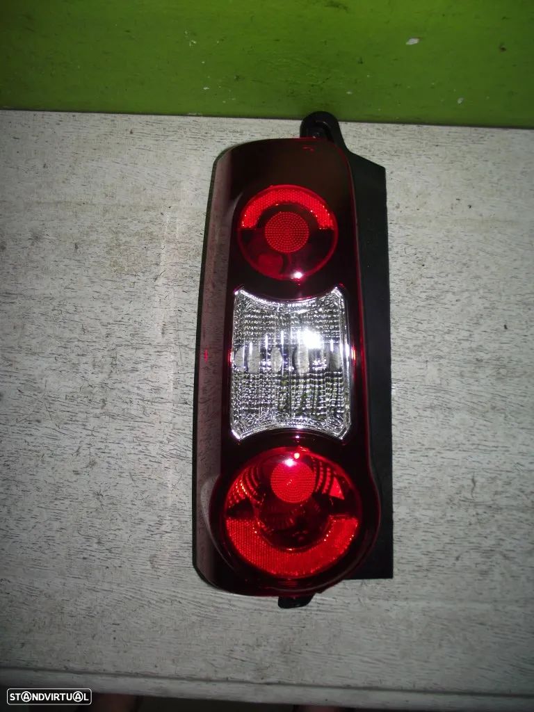 Farolim Trás Esquerdo Peugeot Partner / Citroen Berlingo - 2012 / 2018 - 1