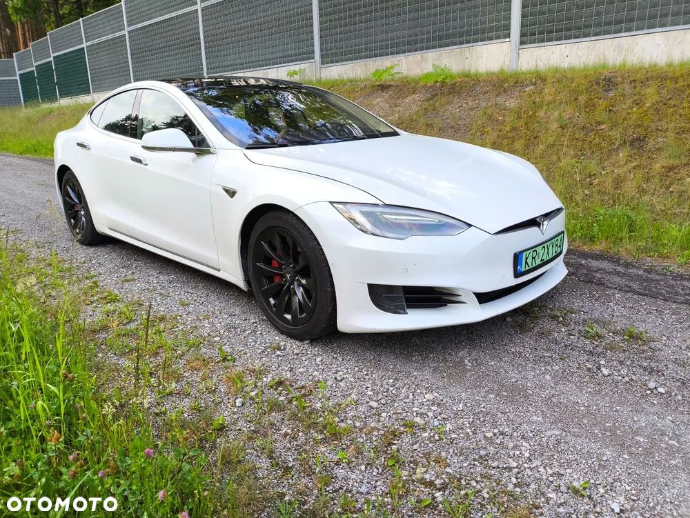 Tesla Model S - 4