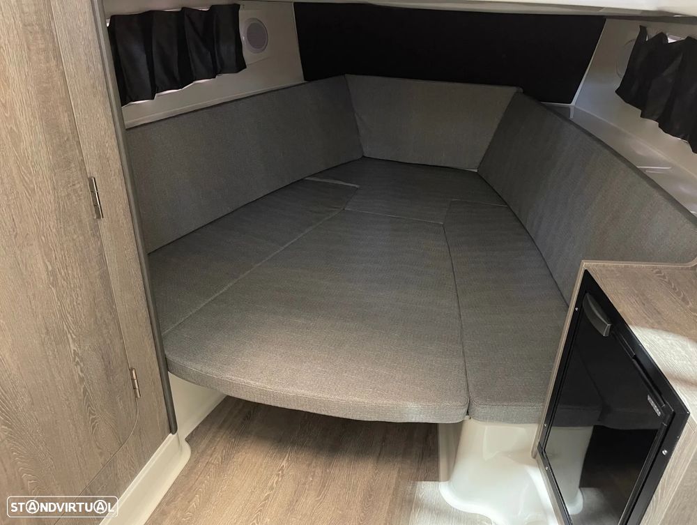 Quicksilver Activ 875 Sundeck - 10