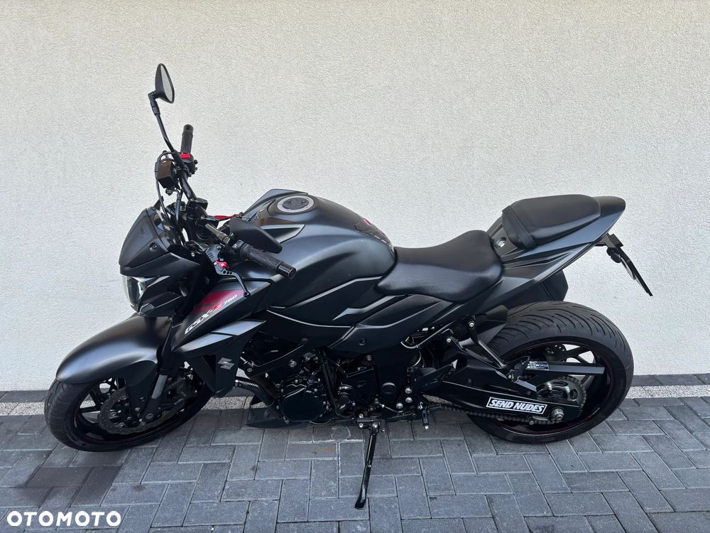 Suzuki GSX - 2