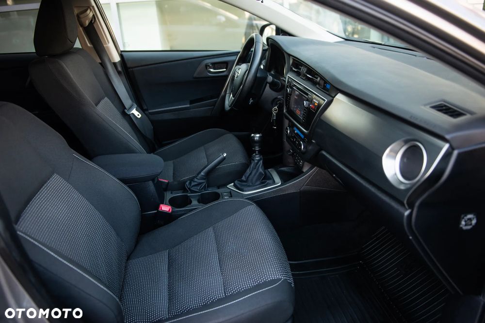 Toyota Auris - 22