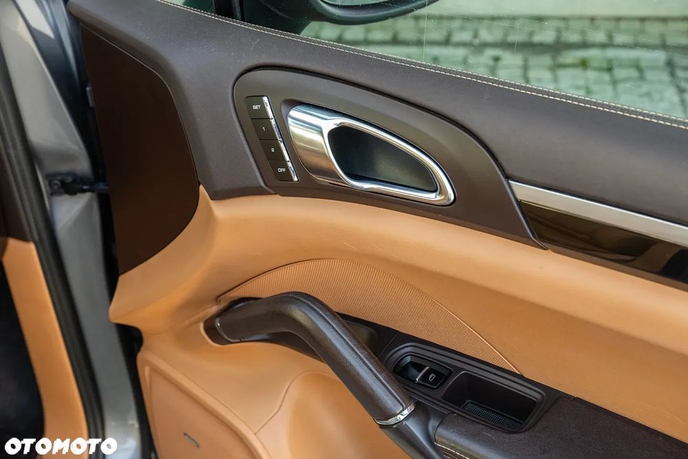 Porsche Cayenne S - 24