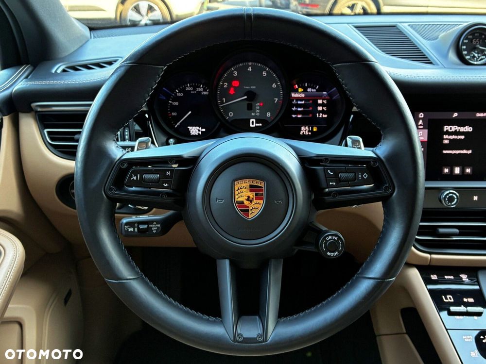 Porsche Macan - 24