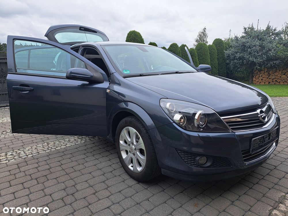 Opel Astra 1.6 Design Edition - 23