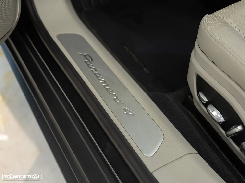 Porsche Panamera 4 Platinum Edition - 16