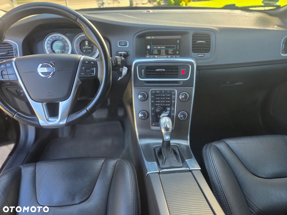 Volvo V60 D4 Geartronic Summum - 14