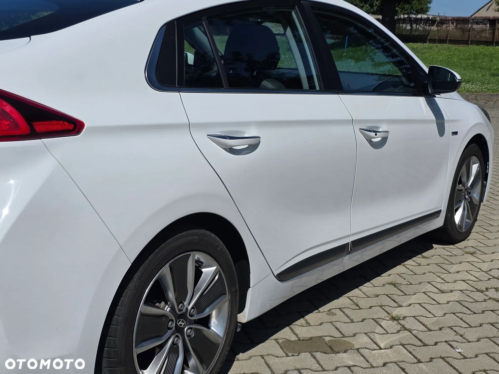 Hyundai IONIQ Hybrid Business - 13