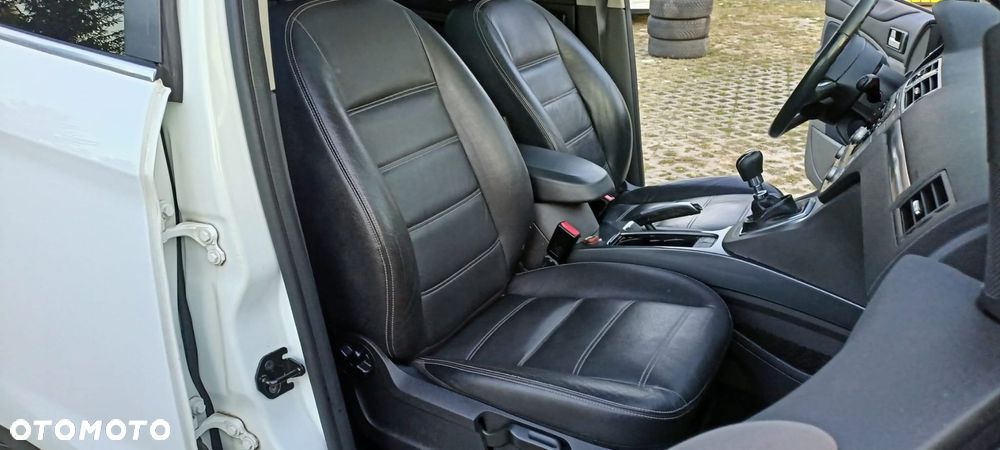 Ford Kuga 2.0 TDCi 2x4 Titanium - 13