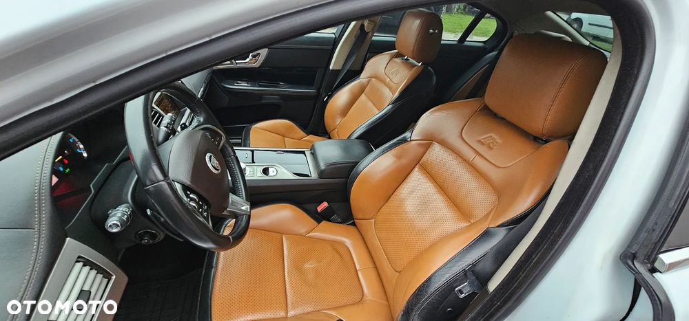 Jaguar XF 2.7 V6 D Premium Luxury - 16