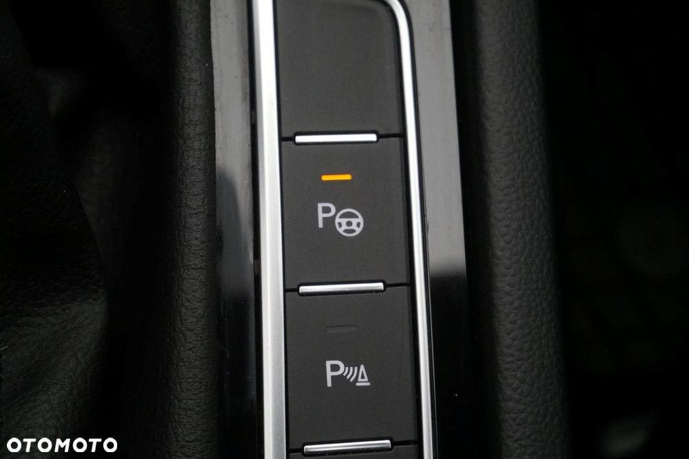 Volkswagen Passat 1.5 TSI EVO Elegance DSG - 25