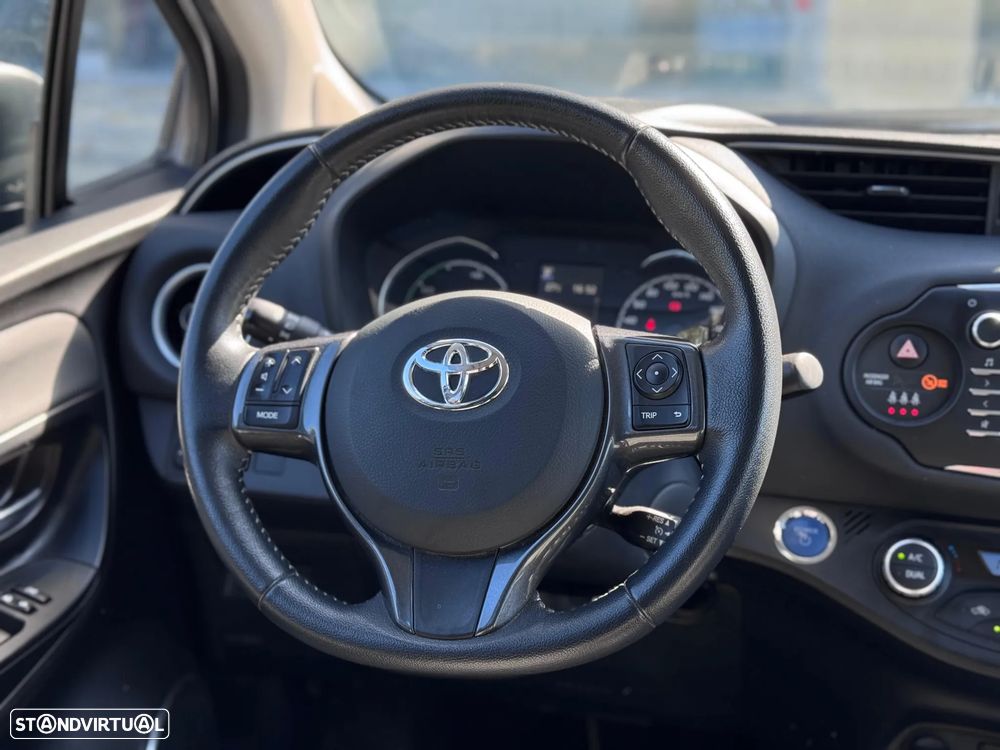 Toyota Yaris 1.5 HSD 20 Anos - 8