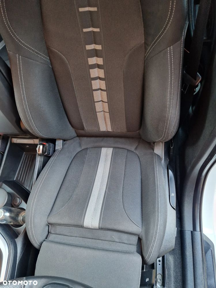 BMW Seria 2 218d - 11