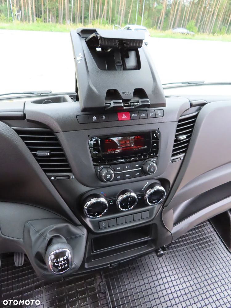Iveco DAILY 50C18 Laweta POMOC DROGOWA Przewóz Pojazdów AUTOLAWETA 6100 mm Dł. Platformy DMC 3500 Kg Rozstaw Osi 4750 mm WZMACNIANE Zawieszenie Adaptacyjne Pneumatyczne Stan NOWY OKAZJA - 39
