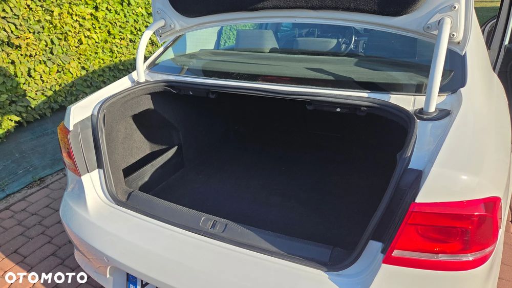 Volkswagen Passat 2.0 TDI Comfortline - 14