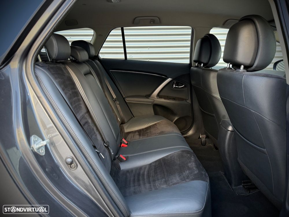 Toyota Avensis SW 2.0 D-4D Luxury - 11