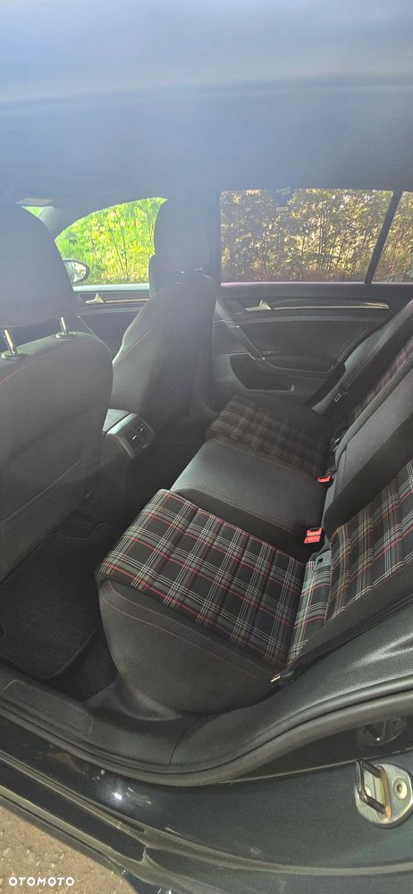 Volkswagen Golf 2.0 TSI GTI - 12
