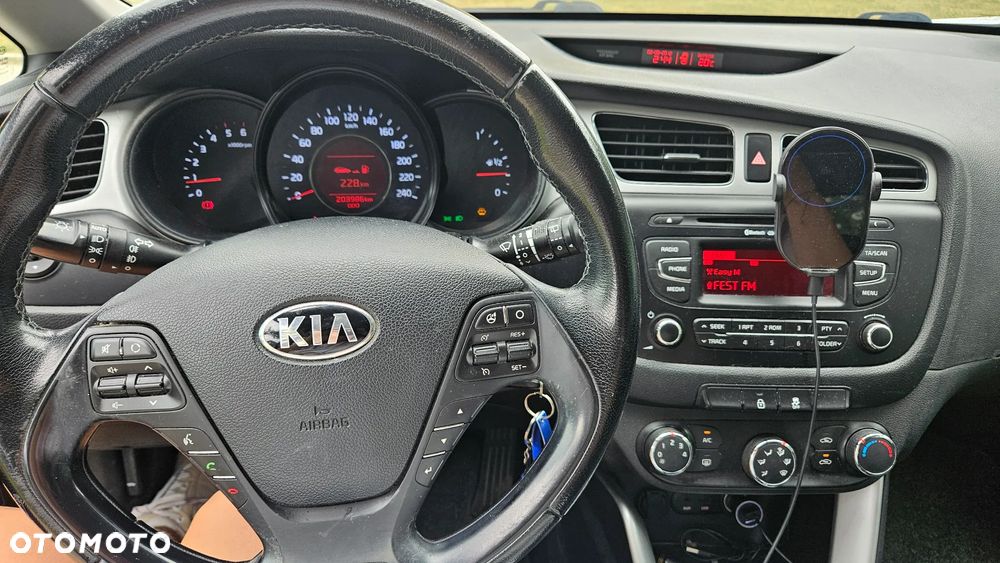 Kia Ceed - 4