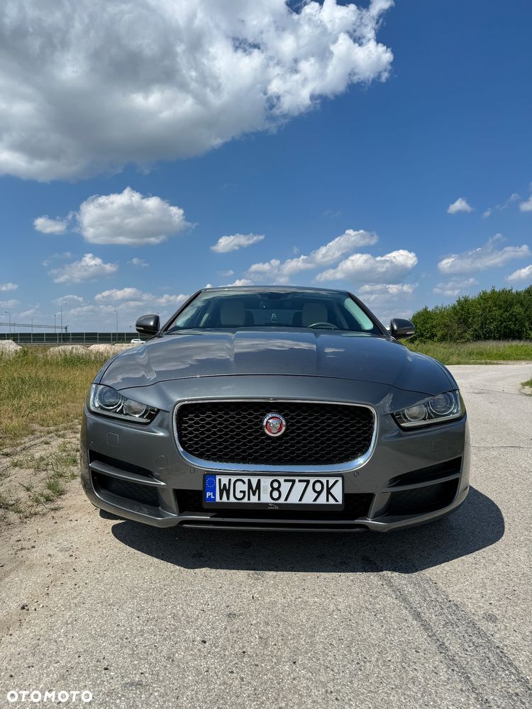 Jaguar XE - 4