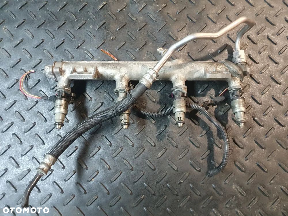 OPEL ZAFIRA A 2.2 16V 155 KM LISTWA WTRYSKOWA 12569091 - 1