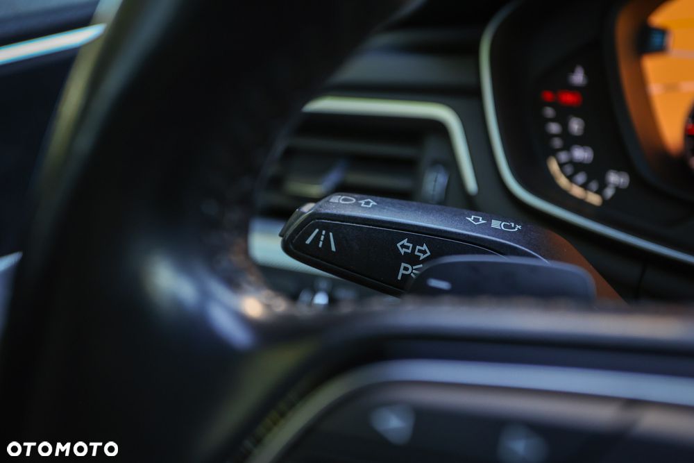 Audi A4 Avant 2.0 TDI ultra S tronic sport - 28