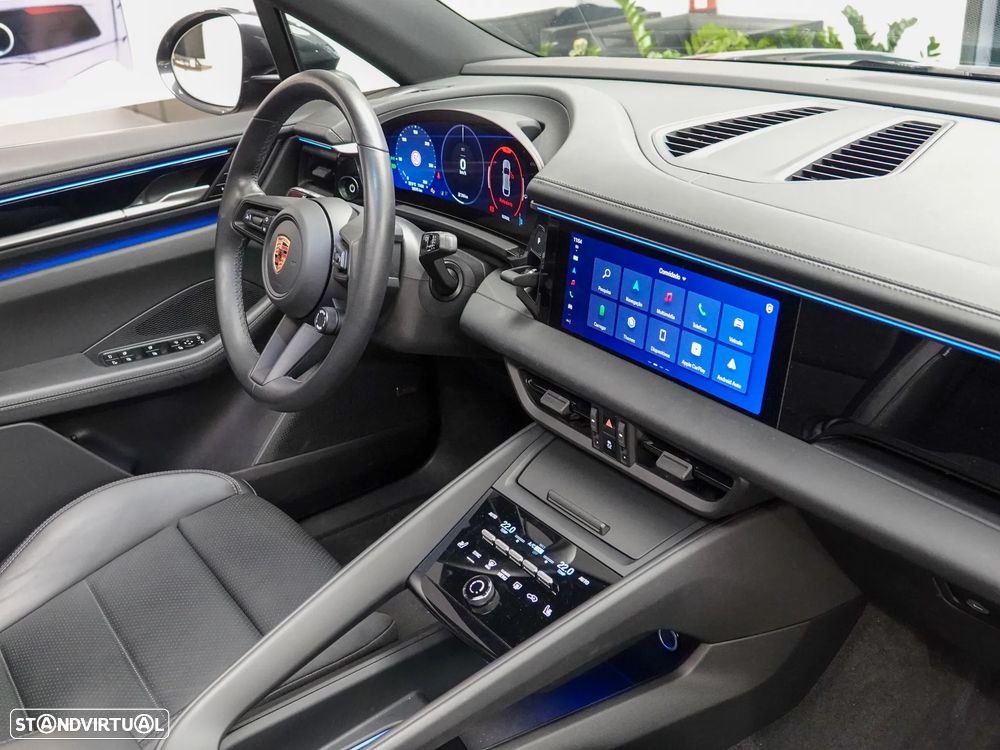 Porsche Macan Electric 4 - 32