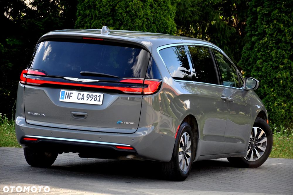 Chrysler Pacifica - 16