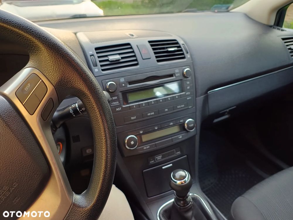 Toyota Avensis 1.6 Luna - 17