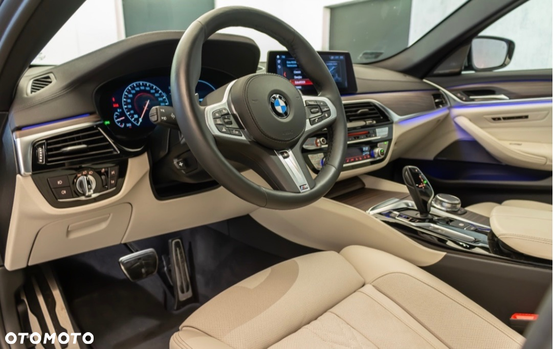 BMW Seria 5 540i xDrive - 10