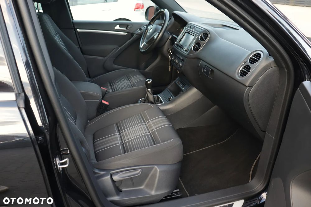 Volkswagen Tiguan 2.0 TDI SCR BlueMotion Technology Lounge Sport & Style - 31