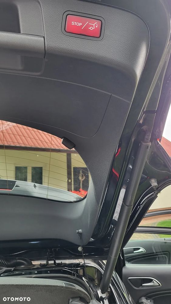 Mercedes-Benz GLA 200 7G-DCT - 17