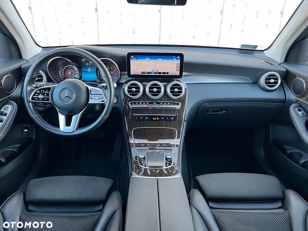 Mercedes-Benz GLC 200 4Matic 9G-TRONIC AMG Line - 9