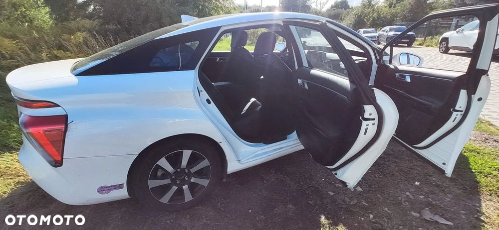 Toyota Mirai Advanced - 10