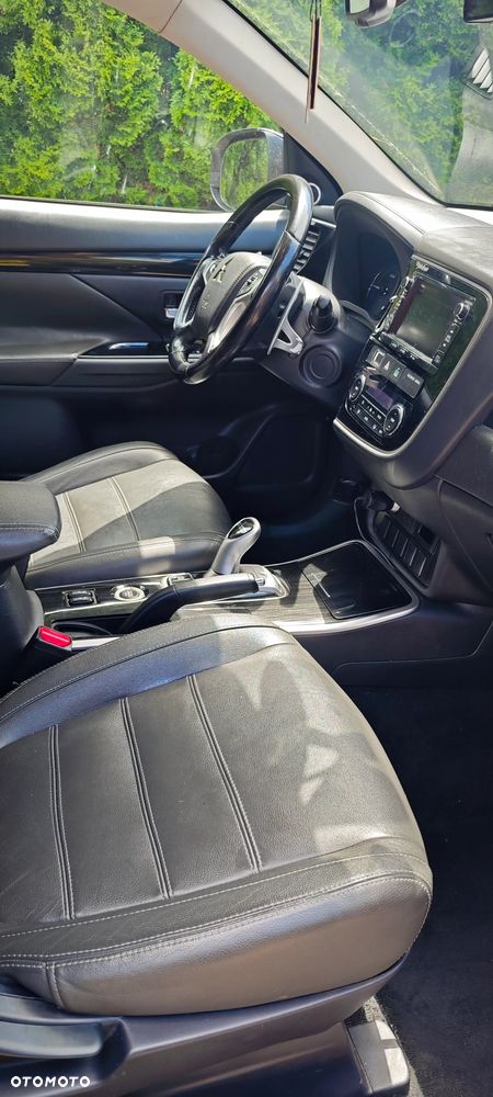 Mitsubishi Outlander Instyle NAVI + - 10