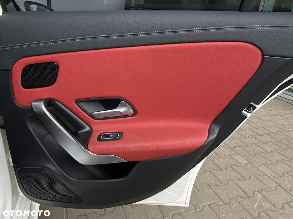 Mercedes-Benz Klasa A 200 AMG Line 7G-DCT - 27