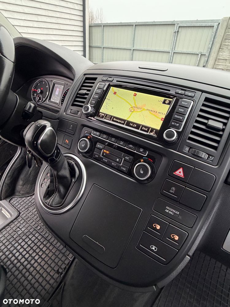 Volkswagen Multivan - 25