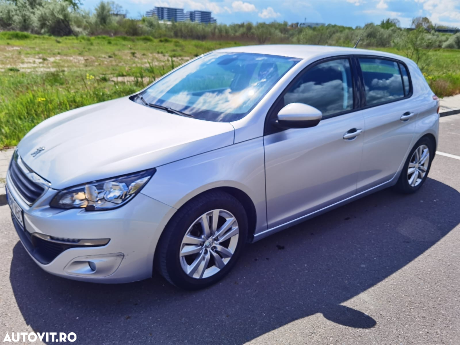 Peugeot 308 1.2 L PureTech Turbo Allure - 4
