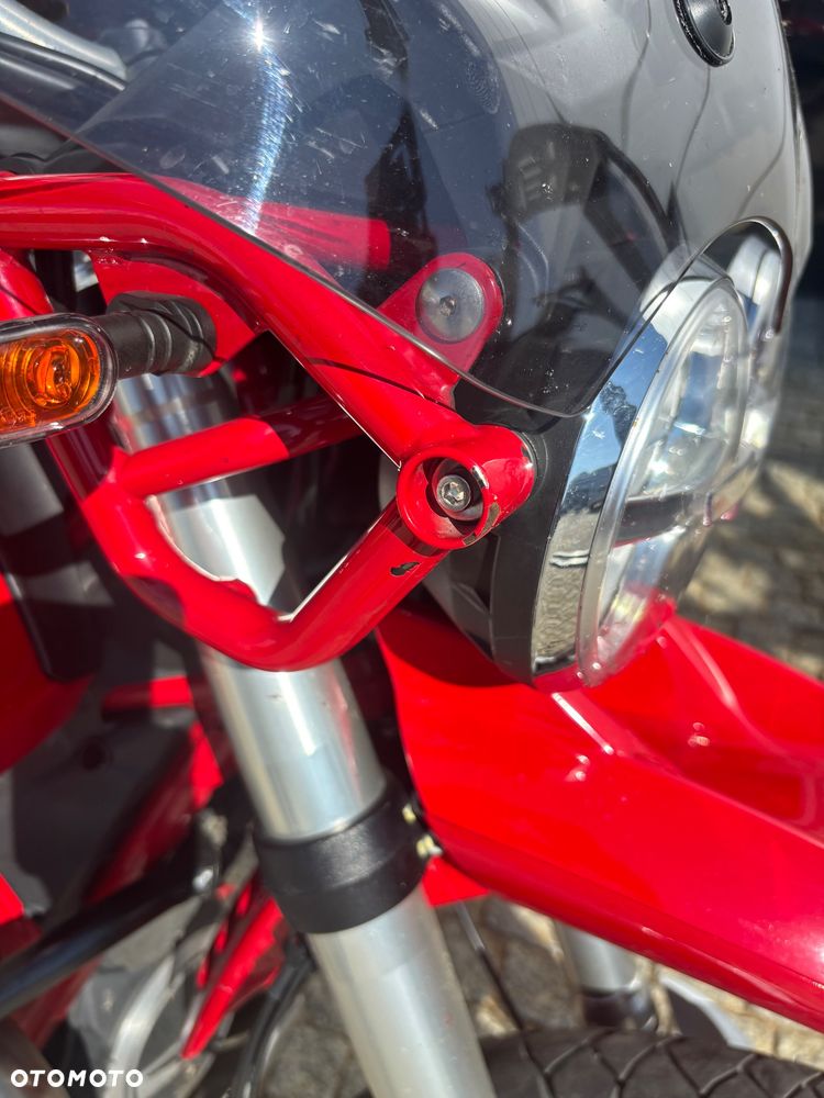 Moto Guzzi V85 - 8