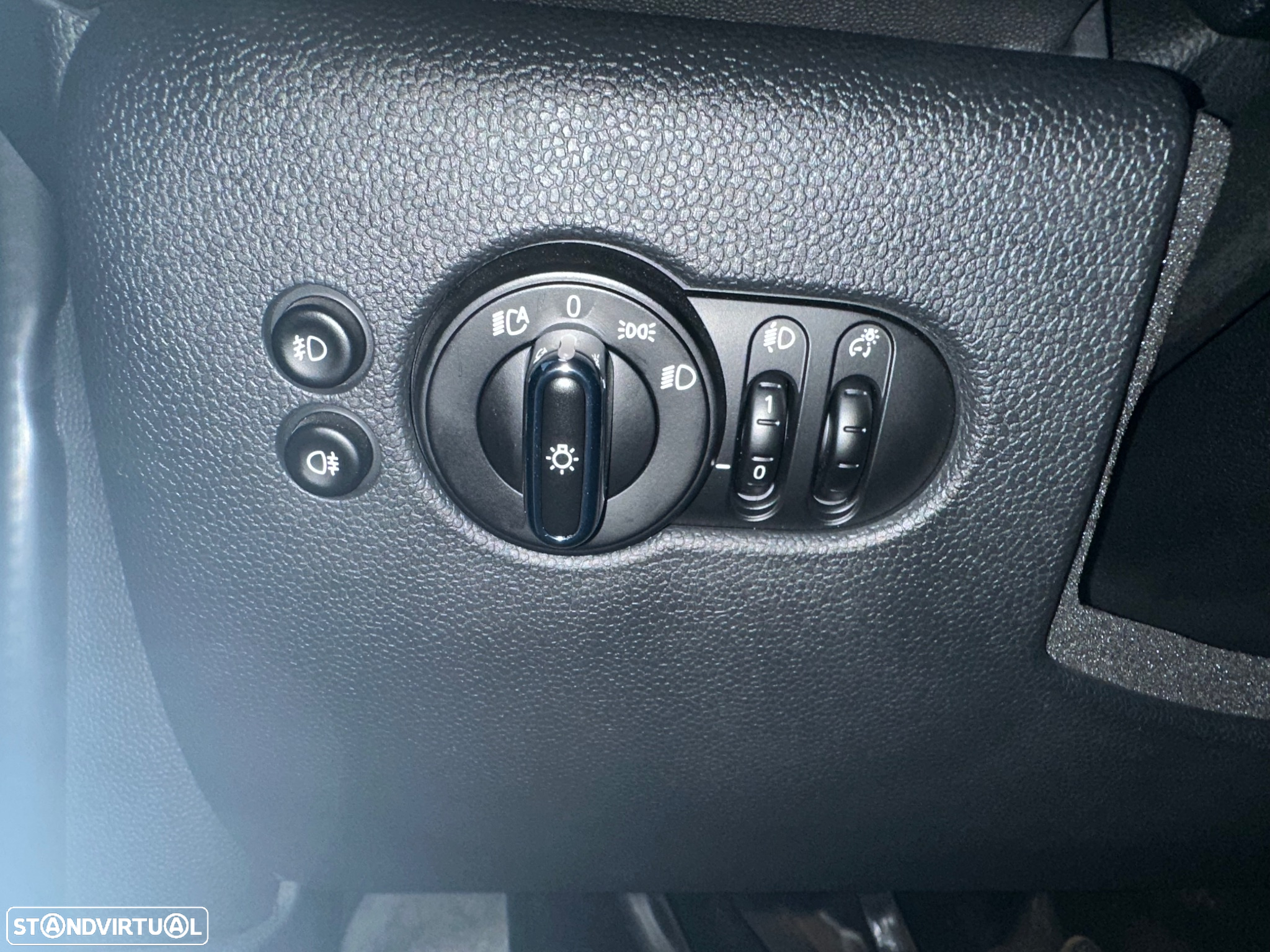 MINI 3 Portas One D - 23