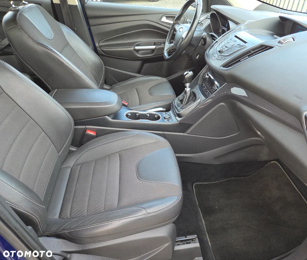Ford Kuga 2.0 TDCi 2x4 Titanium - 16
