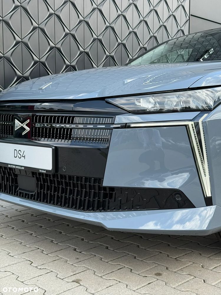 DS Automobiles N°4 1.2 mHEV Jules Verne eDCS6 - 8