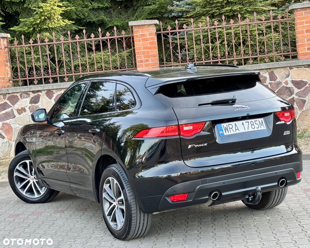 Jaguar F-Pace 25t AWD R-Sport - 12