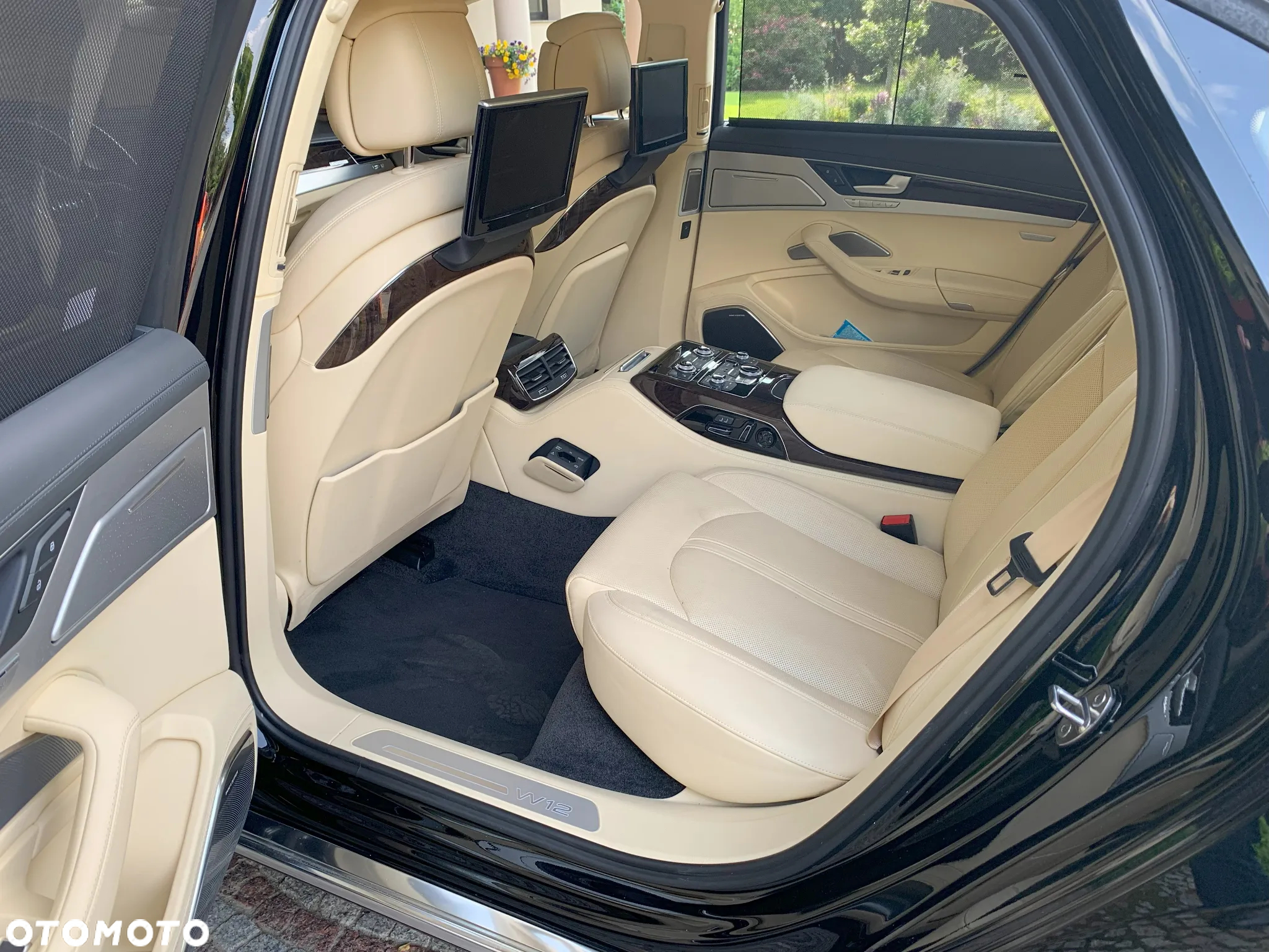 Audi A8 6.3 W12 FSI L Quattro - 12