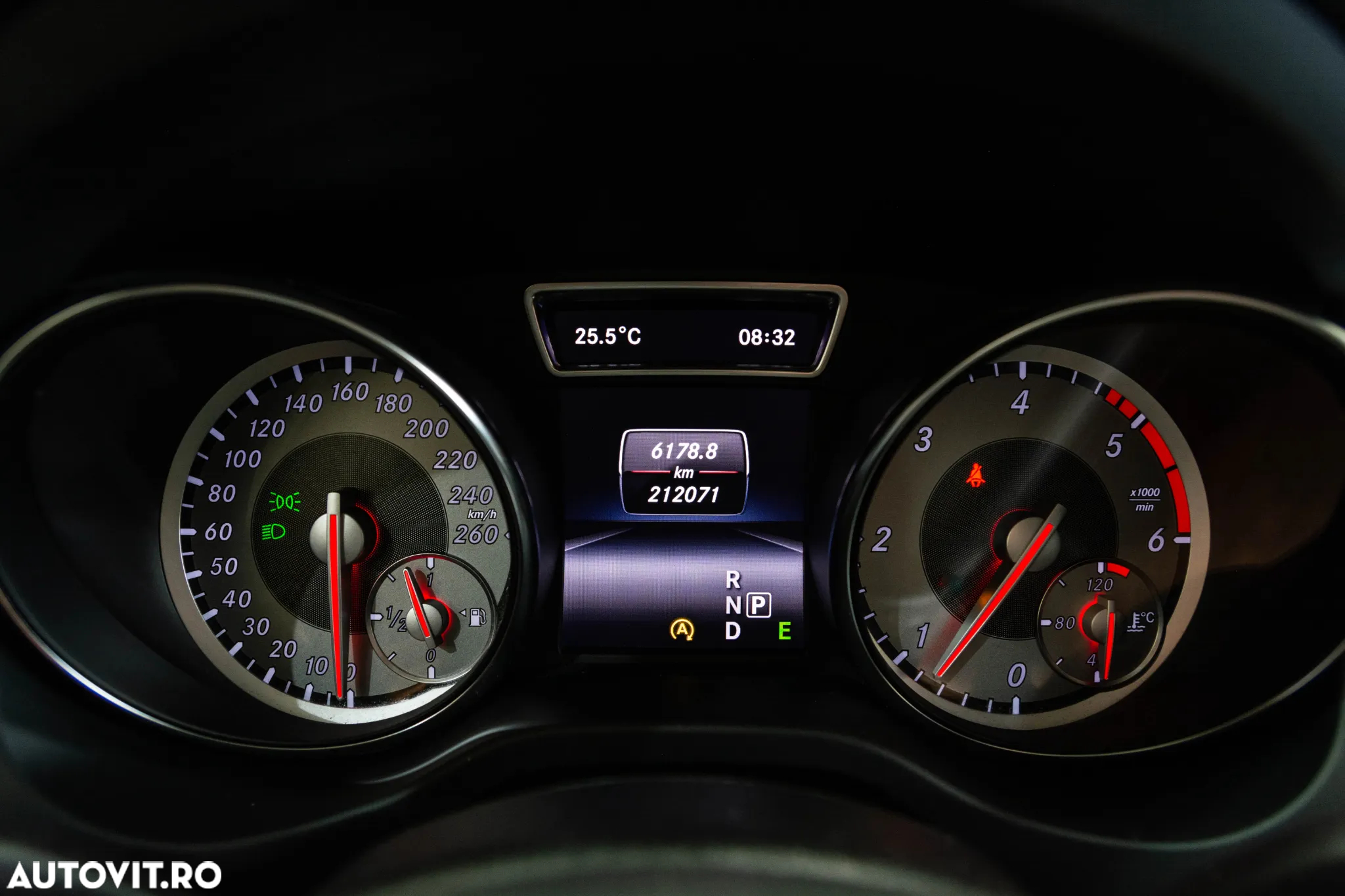 Mercedes-Benz GLA 200 d 7G-DCT Urban - 25