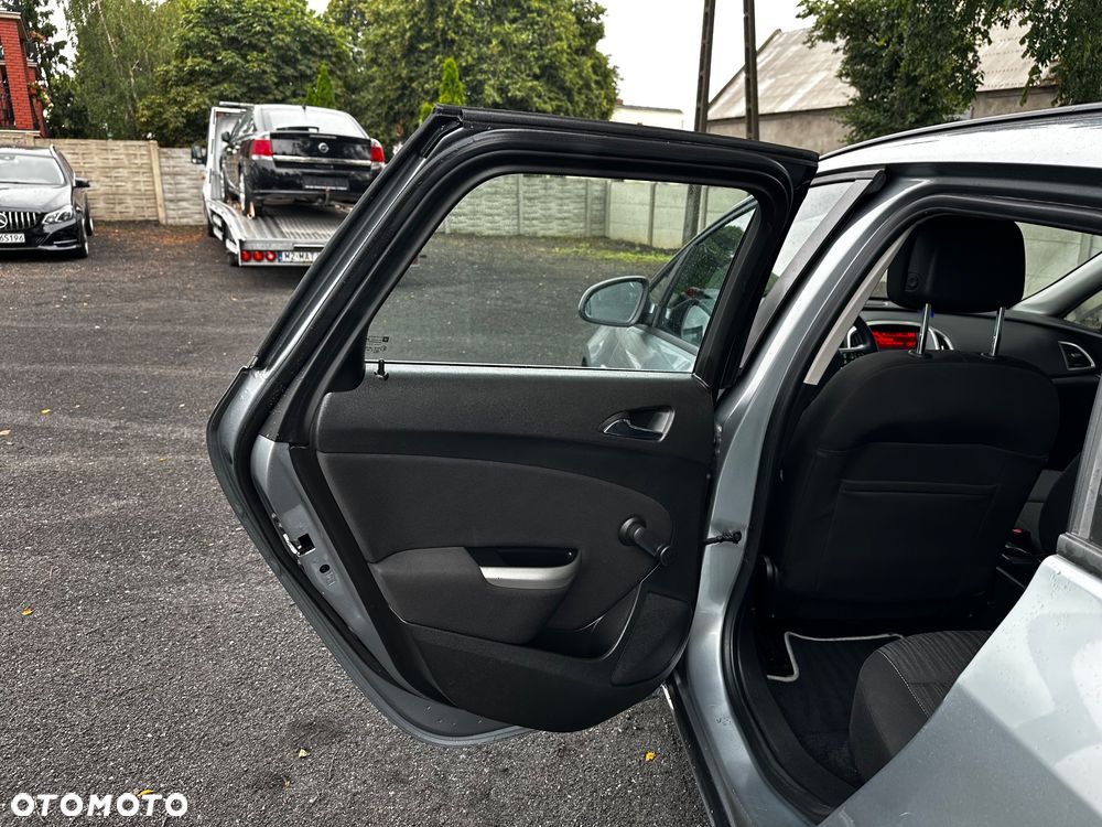 Opel Astra 1.4 150 Jahre - 14