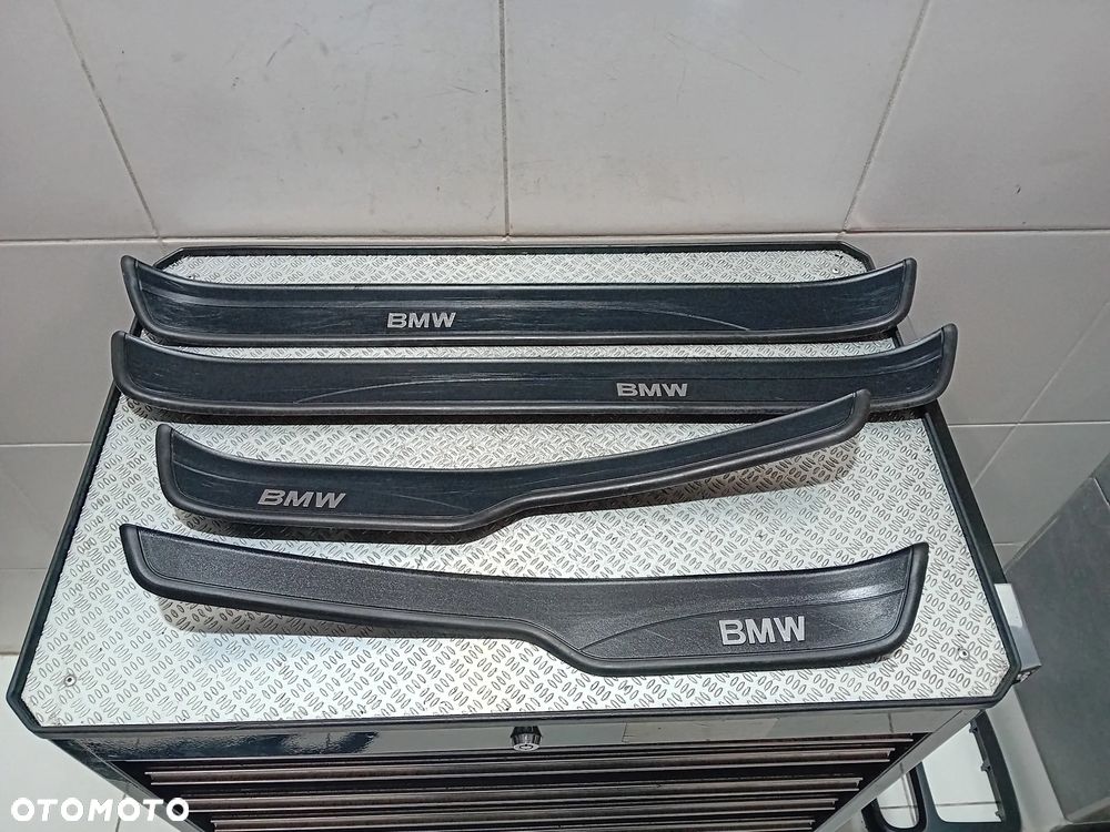 listwy progowe nakładki logo BMW E90 komplet - 1